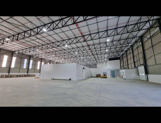 2,406M² WAREHOUSE TO LET IN POMONA